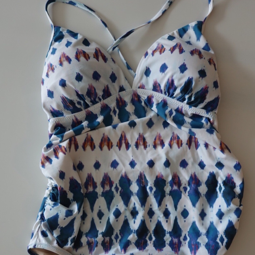 A PEA IN THE POD MATERNITY SWIMSUIT